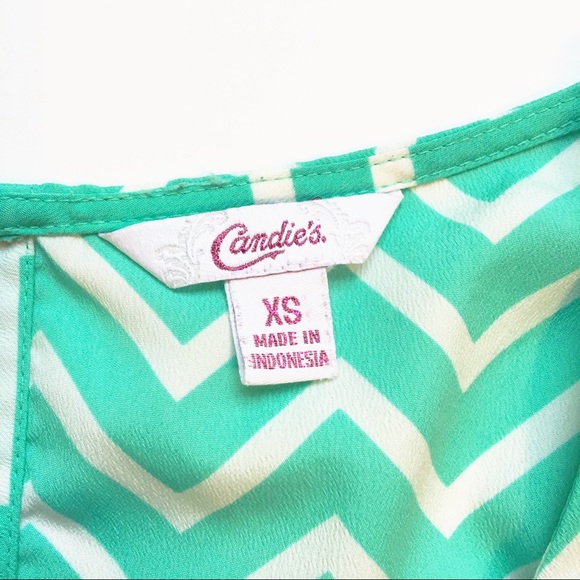 🌸 Candie’s Chevron Top - Size XS - Picture 4 of 4